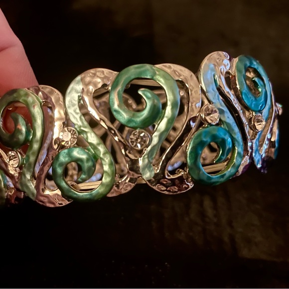 ๐4 for $20๐ Silvertone Teal and Rhinestone Stretch Cuff - Picture 2 of 3